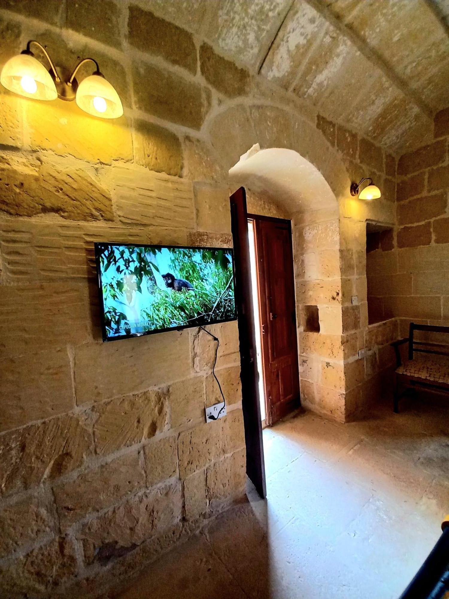 Ta Majsi Farmhouse With Indoor Heated Pool San Lawrenz Kültér fotó