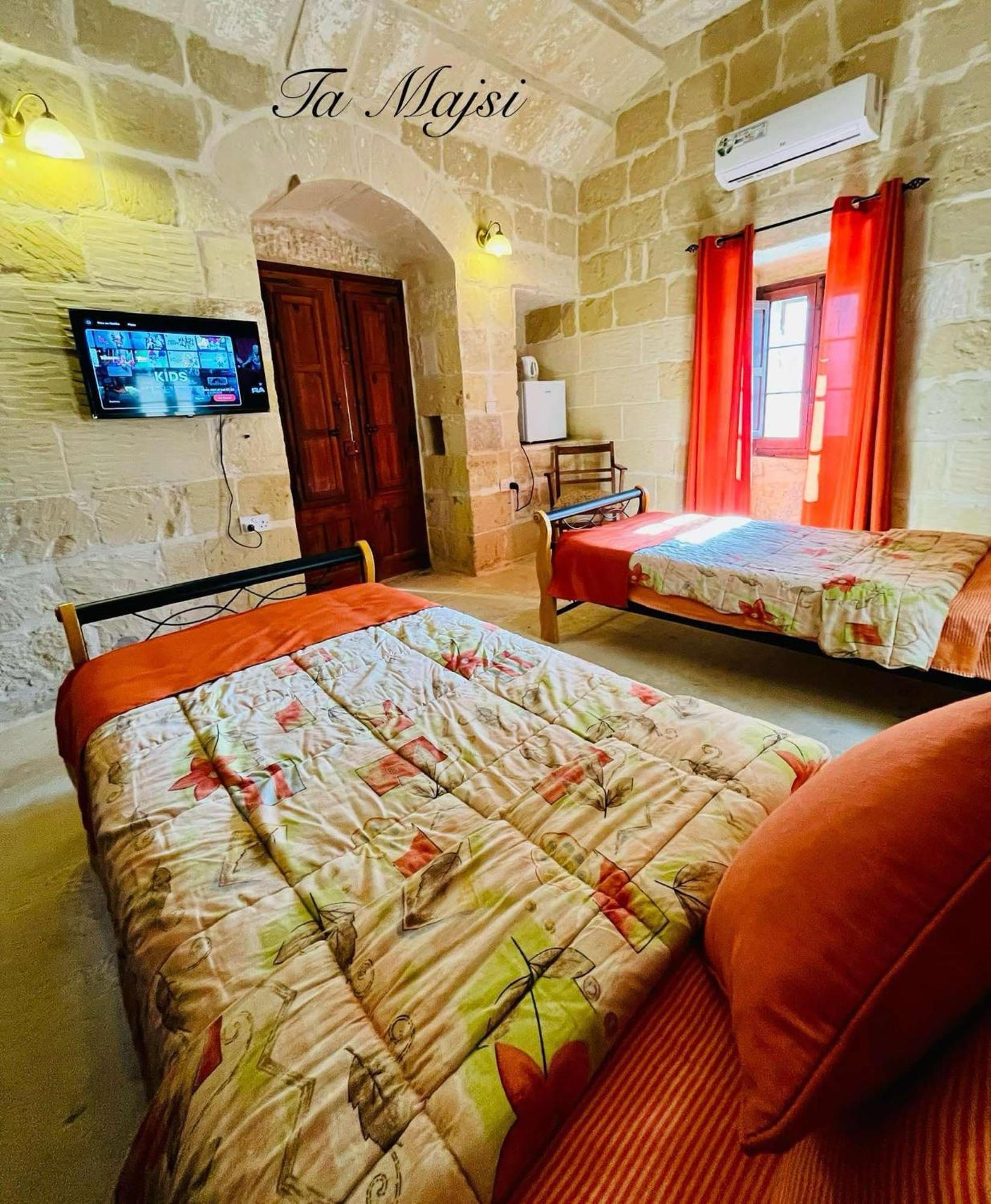 Ta Majsi Farmhouse With Indoor Heated Pool San Lawrenz Kültér fotó